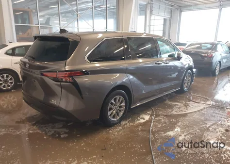 2022 Toyota Sienna Xle z USA, uszkodzony, nr VIN 5TDYRKECXNS124031